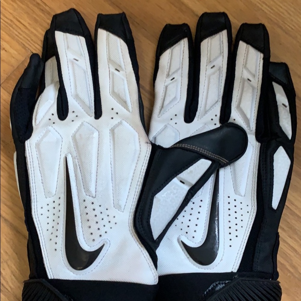 Nike D-tack lineman’s gloves, XXL